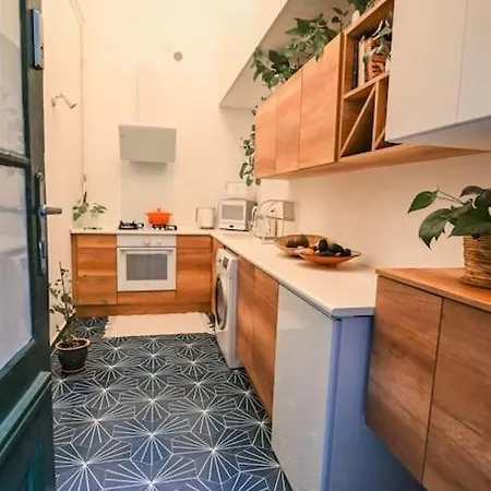 Tranquil And Charming One Bedroom *