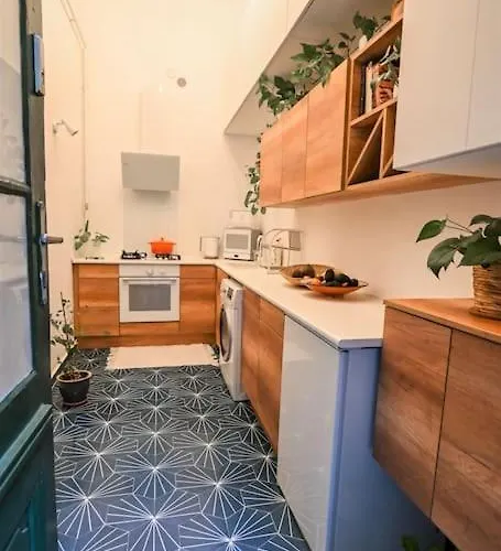 Tranquil And Charming One Bedroom *