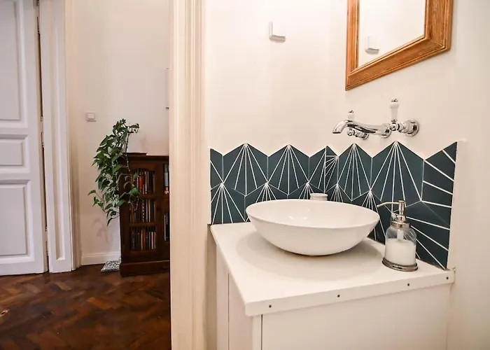 Tranquil And Charming One Bedroom