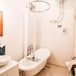 Tranquil And Charming One Bedroom דירה בודפשט