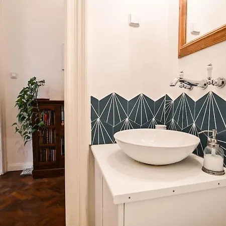 Tranquil And Charming One Bedroom