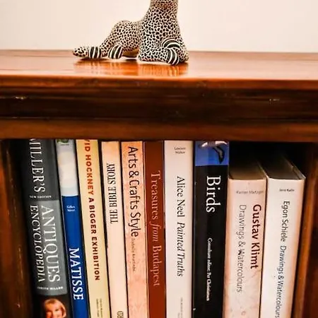 Tranquil And Charming One Bedroom Lägenhet