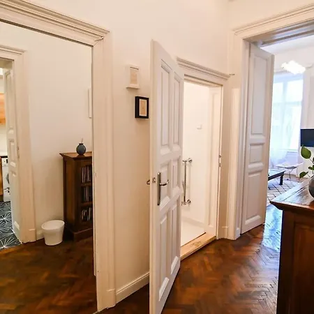 Tranquil And Charming One Bedroom