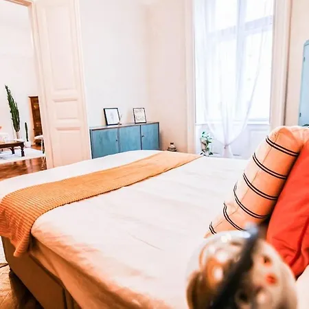 Tranquil And Charming One Bedroom * Budapest